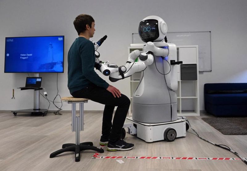ahan-quoc-ra-mat-robot-y-te-tu-dong-ho-tro-phau-thuat