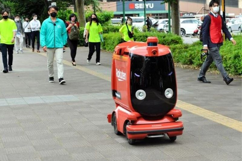 bnhat-ban-ra-mat-robot-giao-hang-tu-hanh